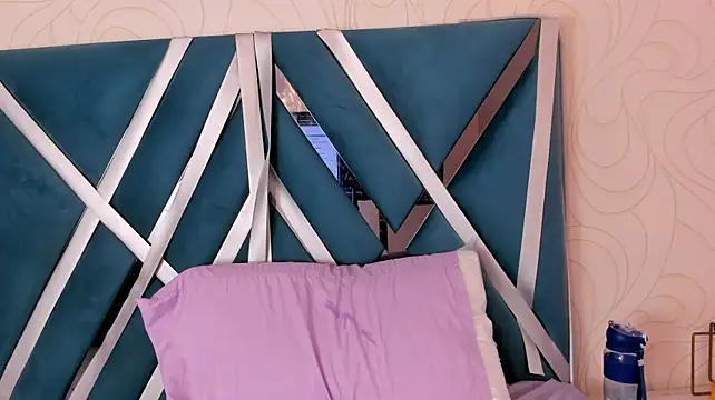 skysaenz stripchat live cam model