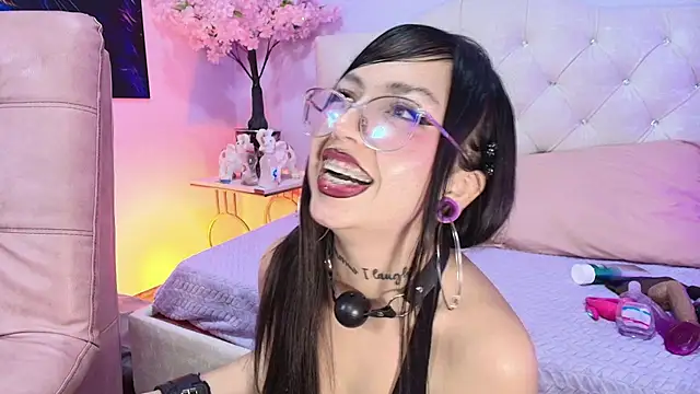 mary_luckaysha_ stripchat live cam model