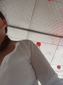 Yellow-pink stripchat live cam model