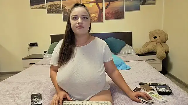 adelline stripchat live cam model
