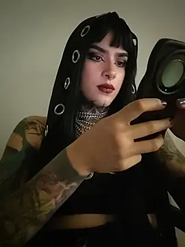 taaylor33 stripchat live cam model