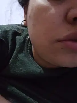 Luzz12 stripchat live cam model