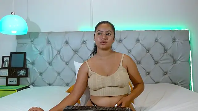 NoiraVale stripchat live cam model