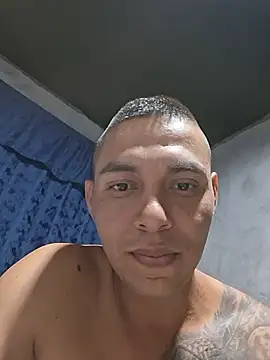 Andrezzz69 stripchat live cam model