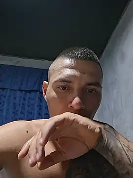 Andrezzz69 stripchat live cam model