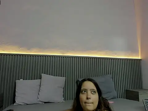 Laura_y_camilo stripchat live cam model