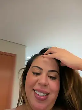 lariic stripchat live cam model