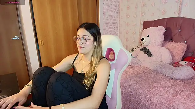 Ninafoxx258126 stripchat live cam model