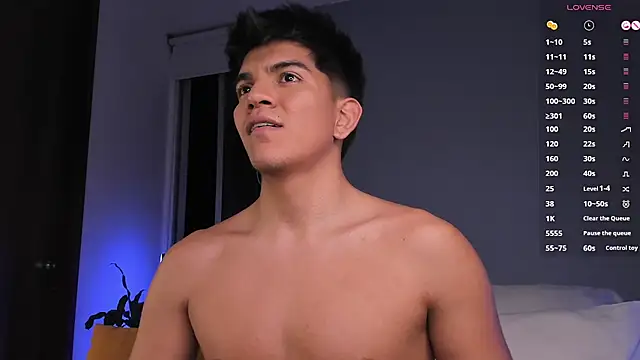 OnlySantty stripchat live cam model