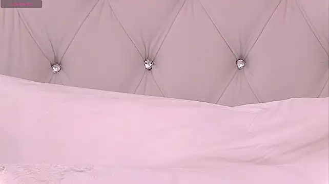 IvyDumont stripchat live cam model