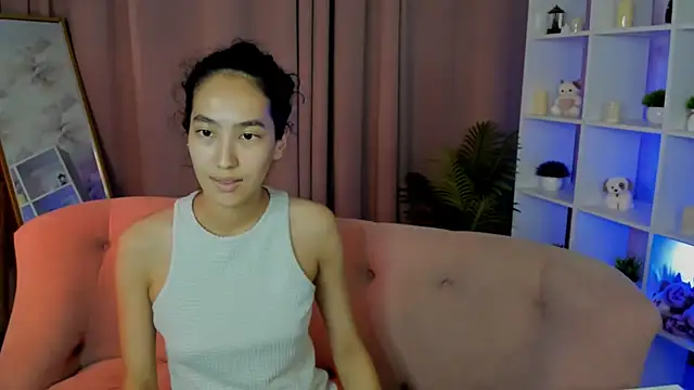 FlirtyAura stripchat live cam model