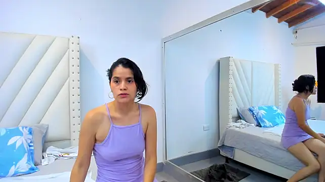 Paulynavera stripchat live cam model