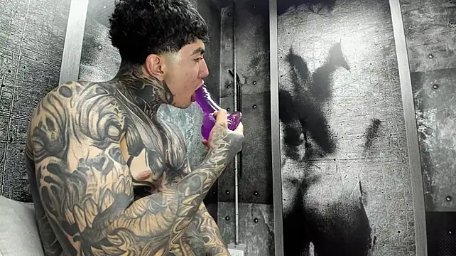 Gury_tattoo stripchat live cam model
