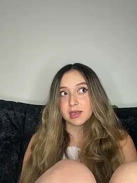 Sarisloves stripchat live cam model