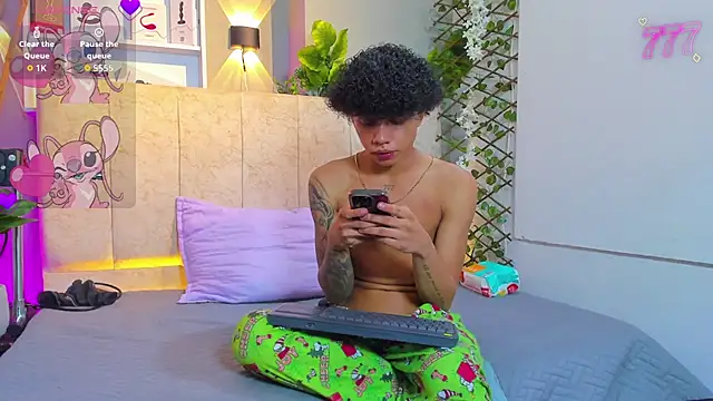 _taylor_black stripchat live cam model