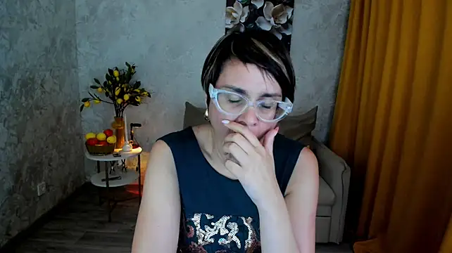 MayaNoire stripchat live cam model