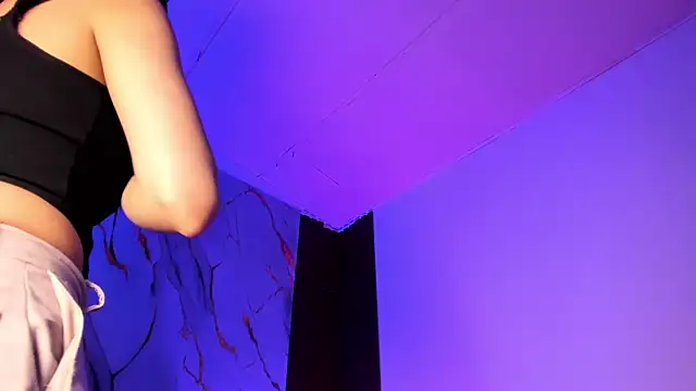 Emmiicute stripchat live cam model