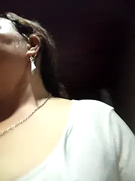 Yellow-pink stripchat live cam model