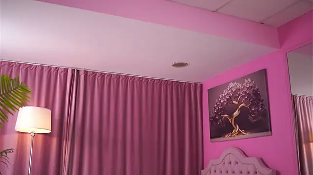 LaraBrynn stripchat live cam model