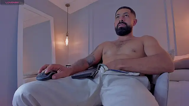 KylliamLevis stripchat live cam model