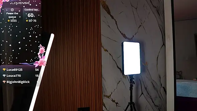 cutepetitee stripchat live cam model