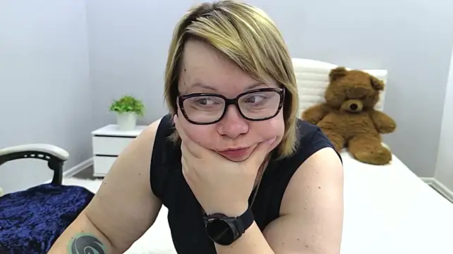 BonnnyBoobsy stripchat live cam model