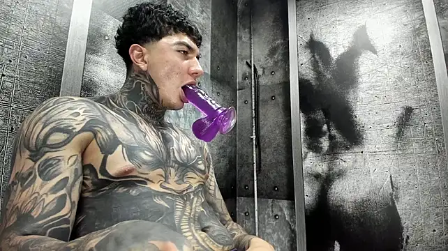 Gury_tattoo stripchat live cam model
