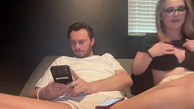 Cloudyydayzz stripchat live cam model