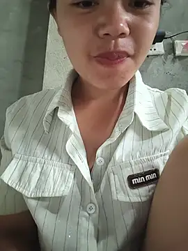 Thuy-top stripchat live cam model