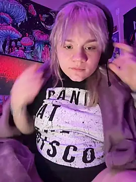 Cutiepiespanks stripchat live cam model