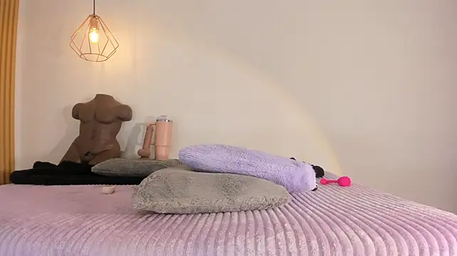 AriaBelle stripchat live cam model