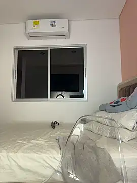 Shara_dreams stripchat live cam model