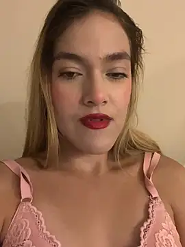 Rousaly stripchat live cam model