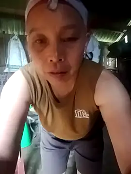 Mai-lanzz stripchat live cam model