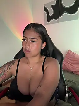 meganjames1 stripchat live cam model