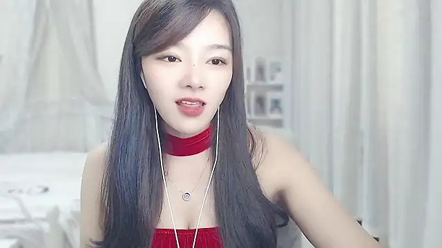 Romy-sweet stripchat live cam model