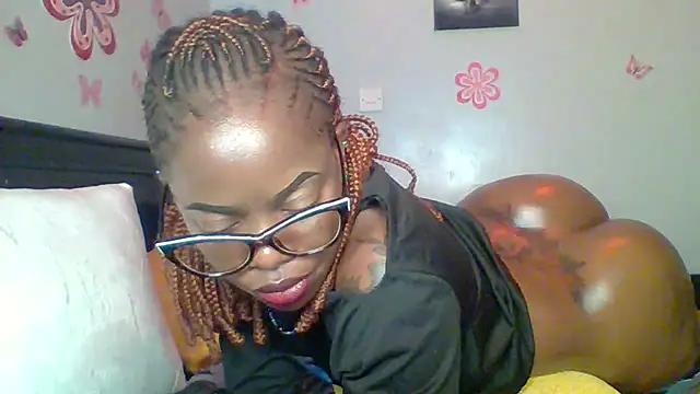 Petite_254 stripchat live cam model