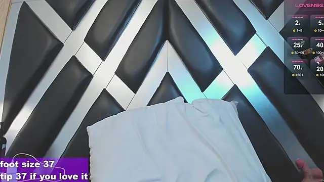 CloePerson stripchat live cam model