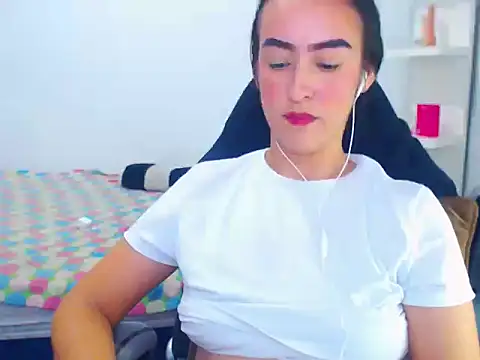 shena-fox stripchat live cam model