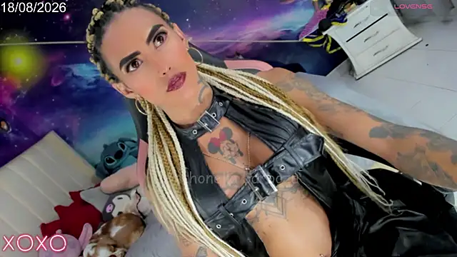 Nella_Dolls stripchat live cam model
