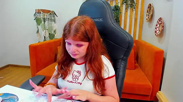 ChloeHalses stripchat live cam model