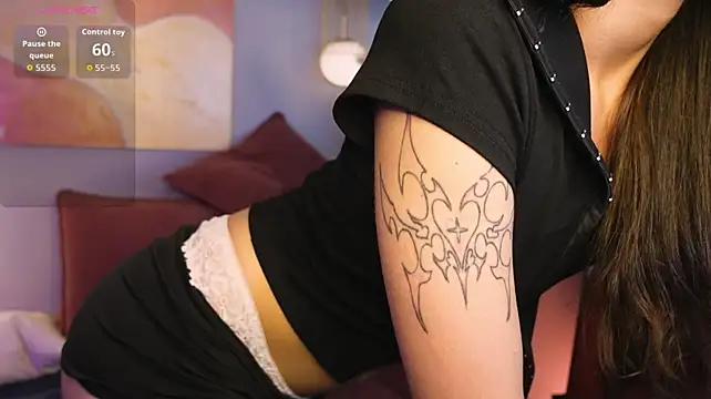 SkinnyEllie stripchat live cam model