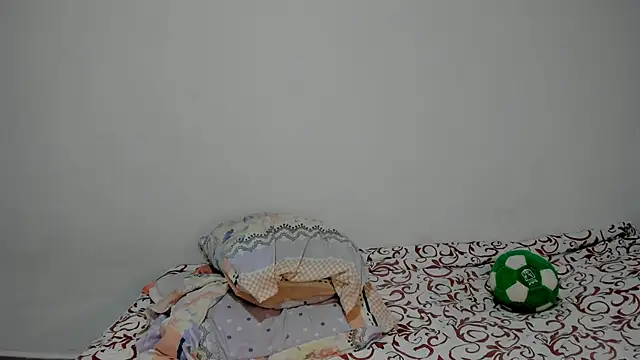 JulietaKane stripchat live cam model