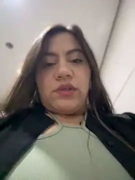 Bella_Pascualina stripchat live cam model