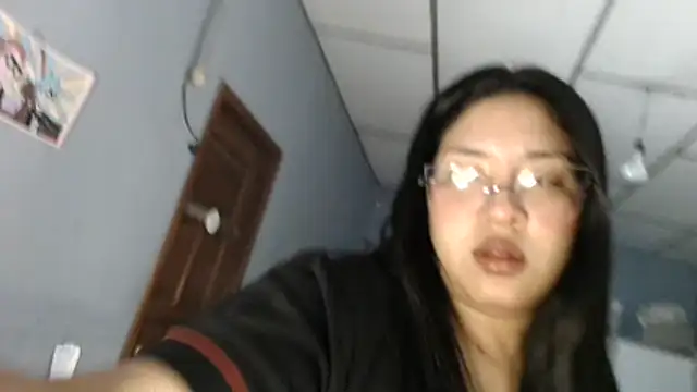 Danelyhit stripchat live cam model