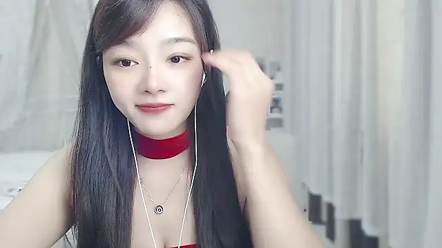 Romy-sweet stripchat live cam model