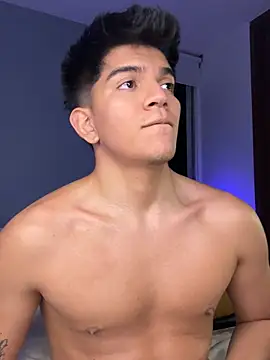 OnlySantty stripchat live cam model
