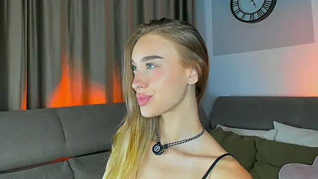 SugarSkye stripchat live cam model