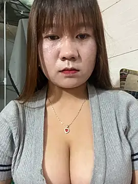 Liness101 stripchat live cam model