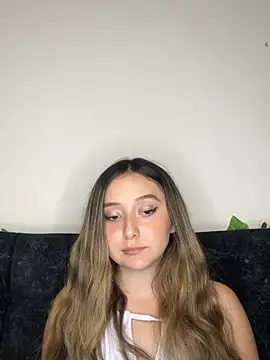 Sarisloves stripchat live cam model